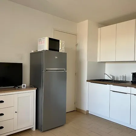 Apartment 3 Pers Avec Piscine, Parking, Balcon - Proche Et Commodites - Fr-1-793-29 *